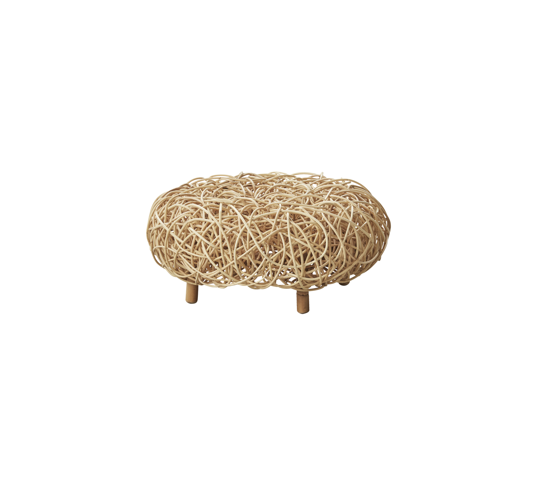Ottomán tejido de forma natural con una forma redonda, apoyado en cuatro patas de madera, que añade un toque acogedor y elegante a cualquier espacio.