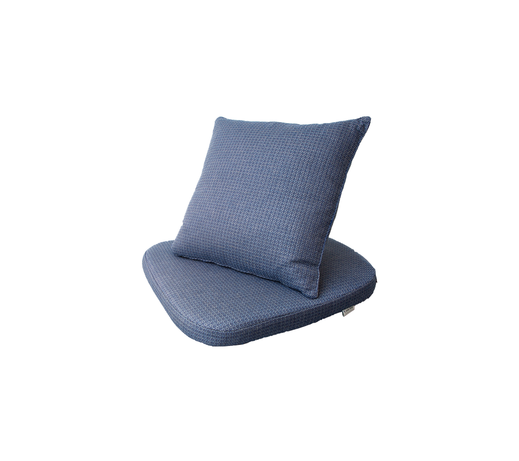 Conjunto de cojines azules con una base plana y un cojín cuadrado y mullido para mayor comodidad y estilo.