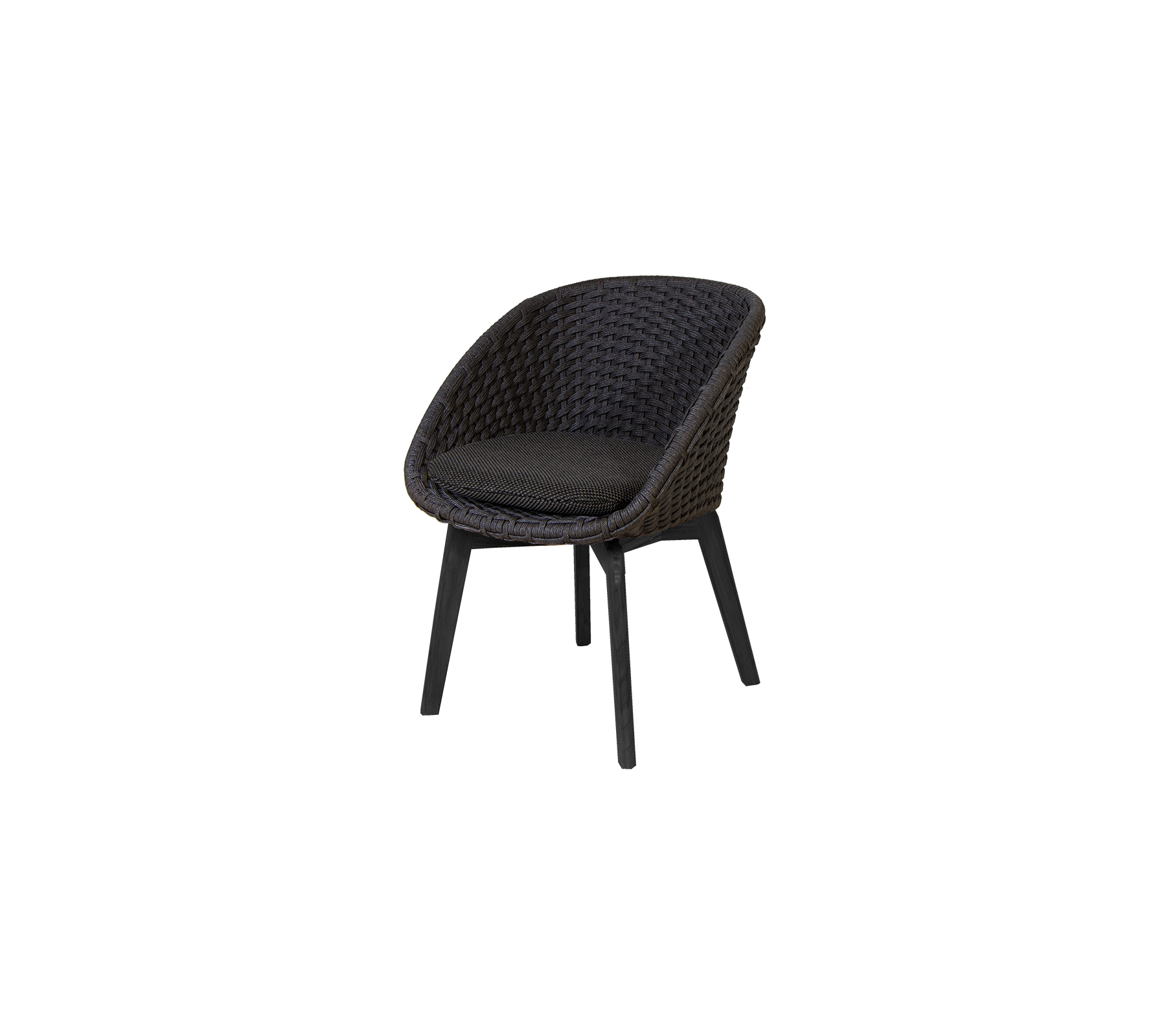 Silla tejida elegante con un asiento cómodo, que presenta un diseño elegante y patas robustas con un acabado oscuro. Perfecta para espacios modernos.
