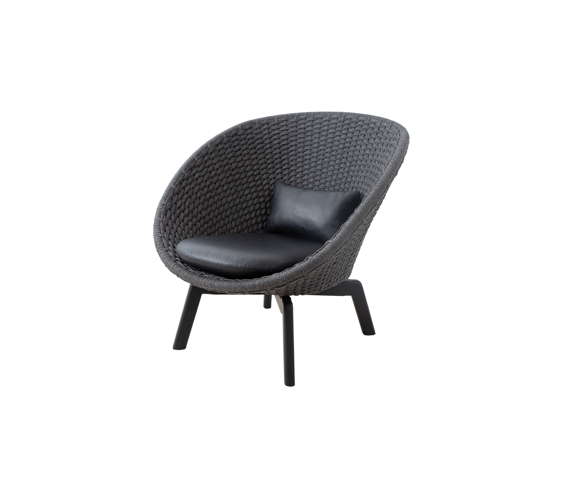 Silla elegante y redondeada con un exterior texturizado y un cojín de cuero elegante, perfecta para una decoración moderna.
