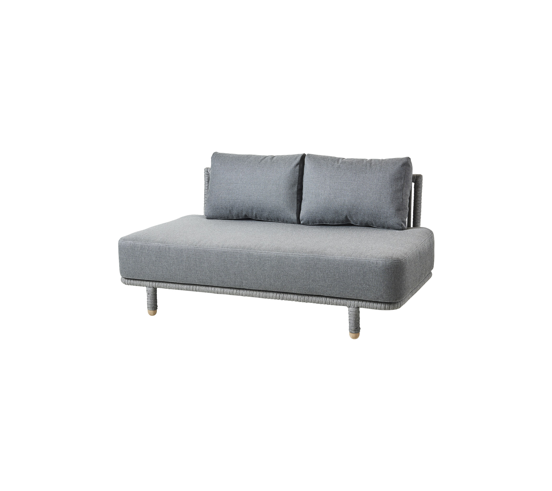 Sofá gris con dos cojines y patas de madera, diseñado para la comodidad y la decoración moderna.