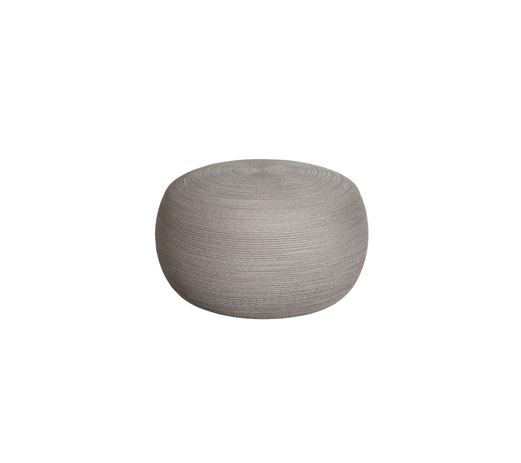 Puf redondo y texturizado en un suave color gris, ideal para asientos de acento o como elemento decorativo en varios espacios.