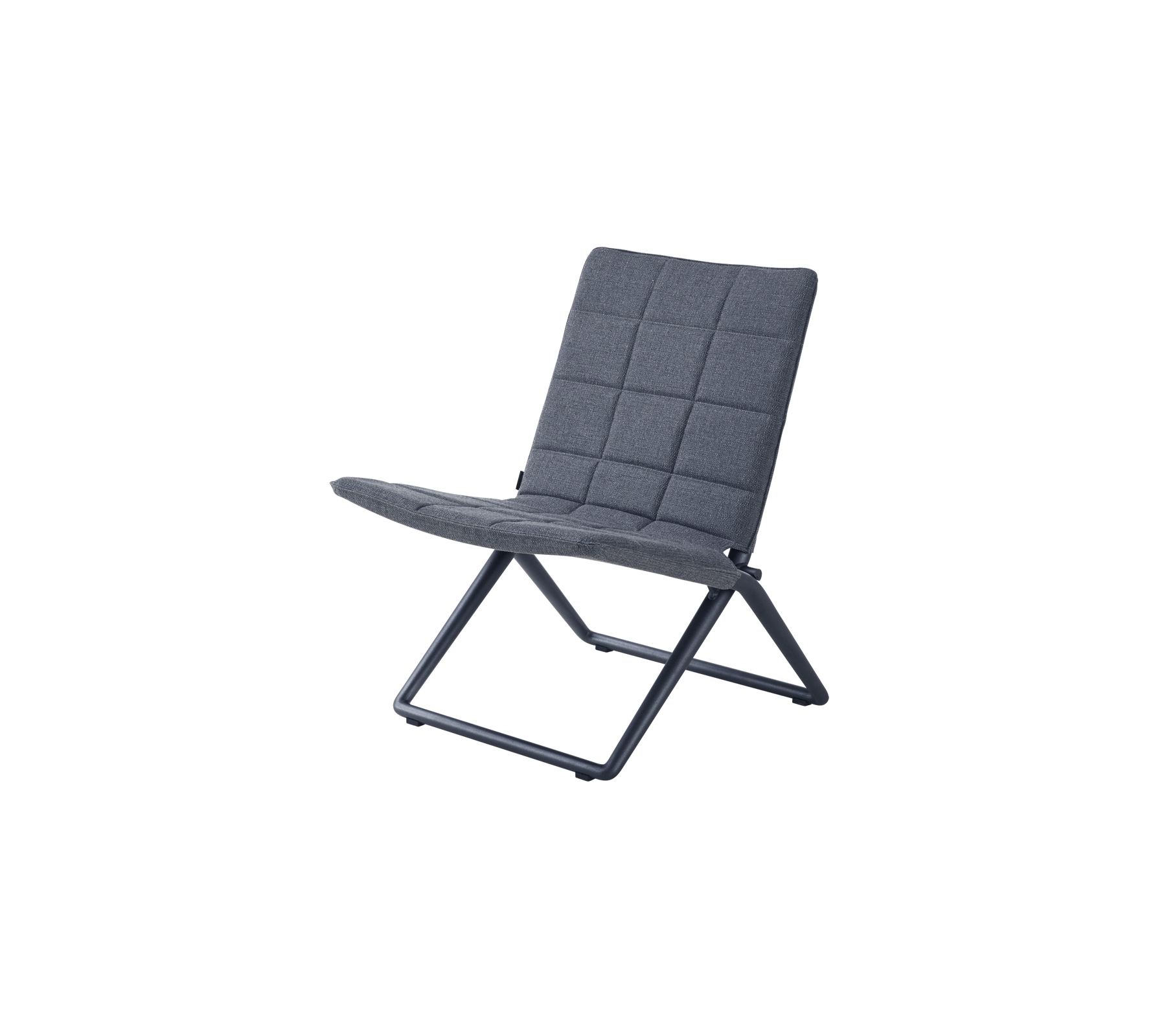Silla plegable elegante y moderna con asiento y respaldo acolchados, con un patrón de cuadrícula y un marco resistente. Ideal para asientos versátiles.