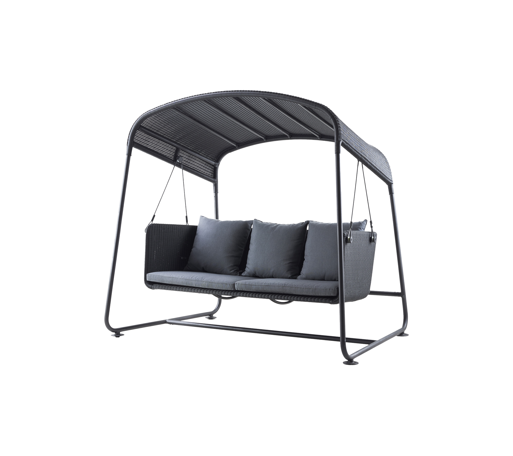 Silla oscilante elegante con un dosel curvado, que cuenta con tres asientos acolchados y un marco resistente, perfecta para relajarse y estar cómodo.