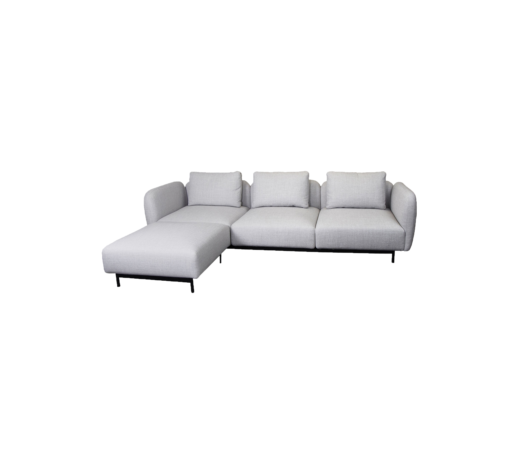 Sofá contemporáneo en forma de L de tela gris claro con cojines mullidos y patas afiladas, ideal para espacios de vida modernos.