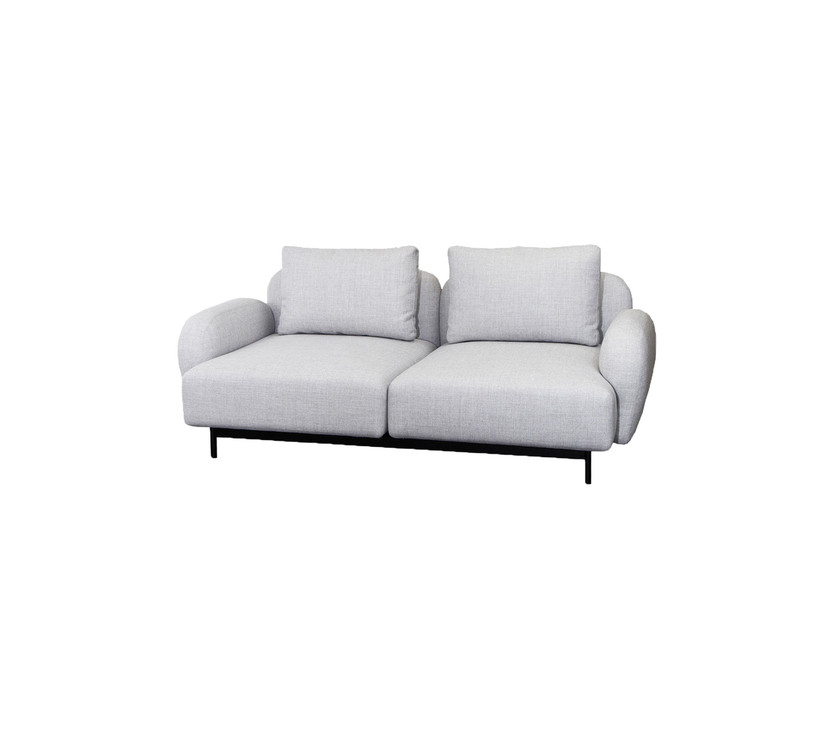 Un sofá moderno de dos plazas en tela gris claro con cojines suaves y una base negra elegante, que ofrece comodidad y estilo.