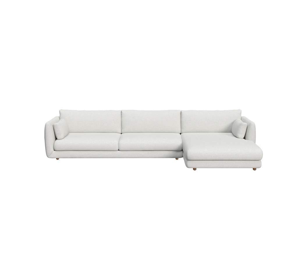 Sofá moderno gris claro con un diseño de chaise longue.