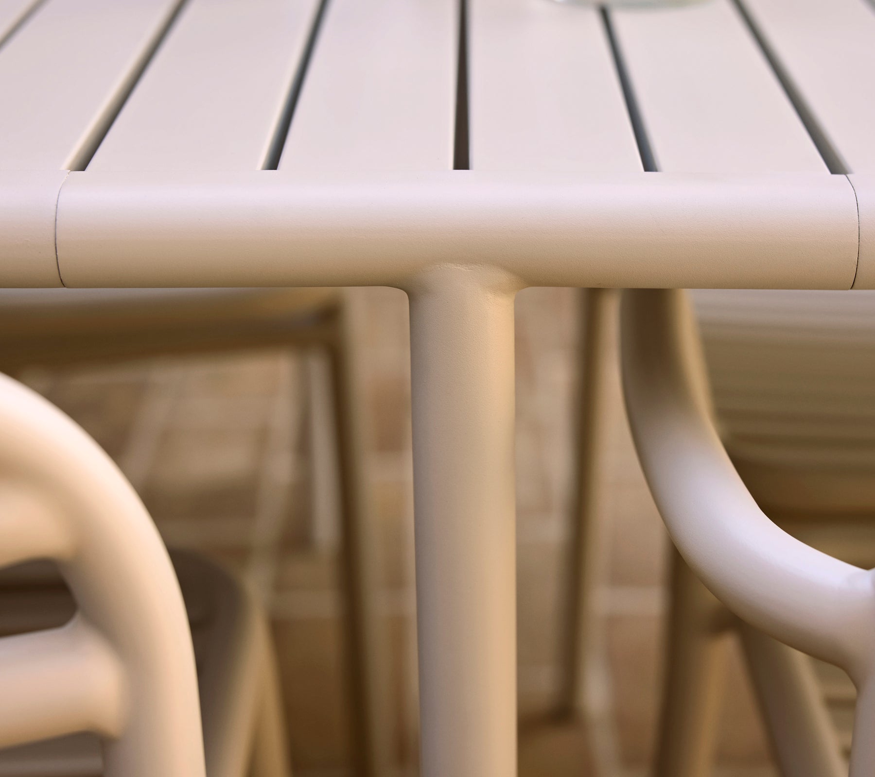 Módulo de extensión Bliss con un diseño elegante y minimalista, con líneas suaves y tonos neutros que complementan espacios contemporáneos.