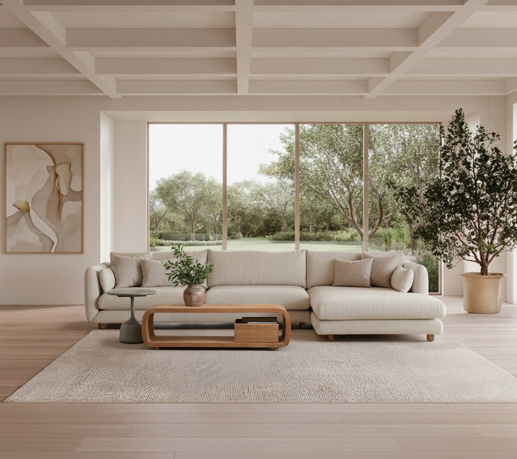 Sala moderna con un sofá beige, una mesa de café de madera y una planta verde.