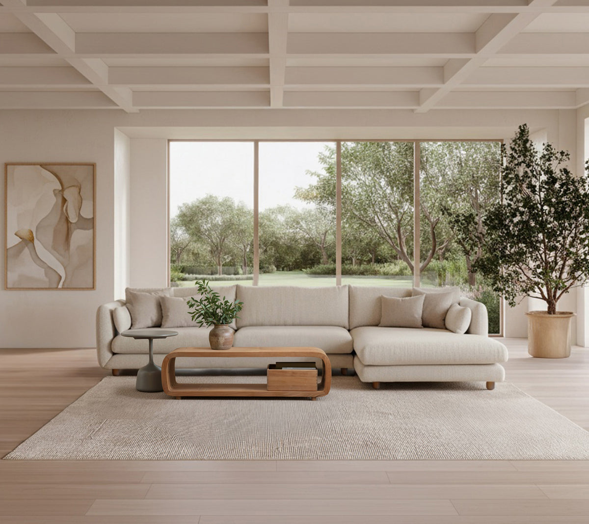 Sala moderna con un sofá beige, una mesa de café de madera y una planta verde.