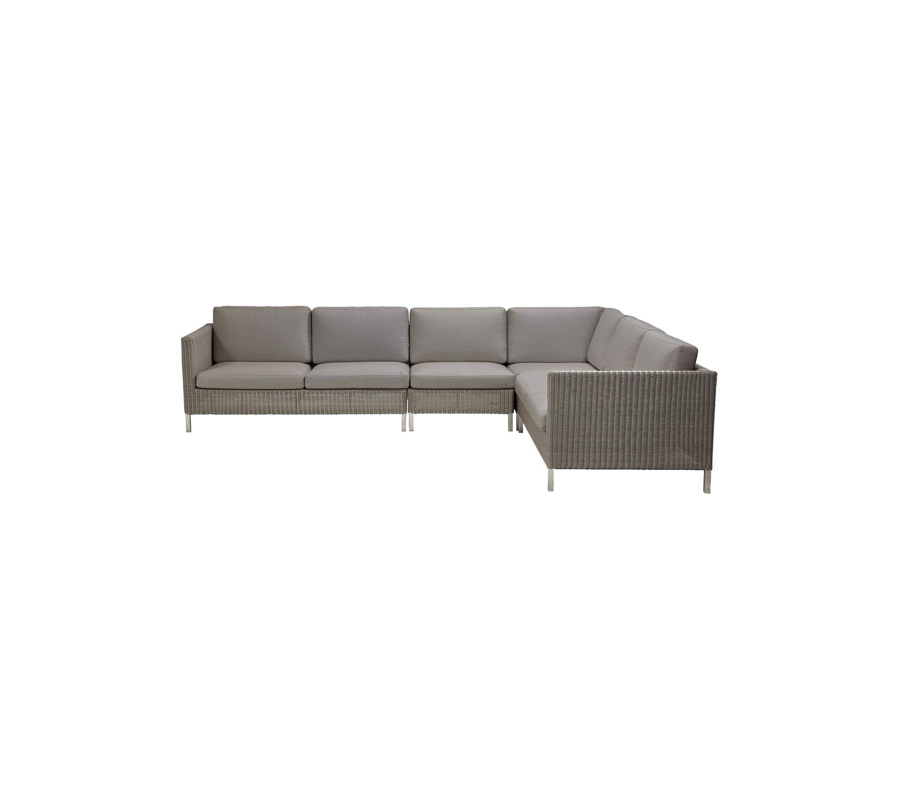Sofá seccional moderno con cojines suaves en tapicería gris suave y una base tejida, perfecto para arreglos de asientos elegantes.