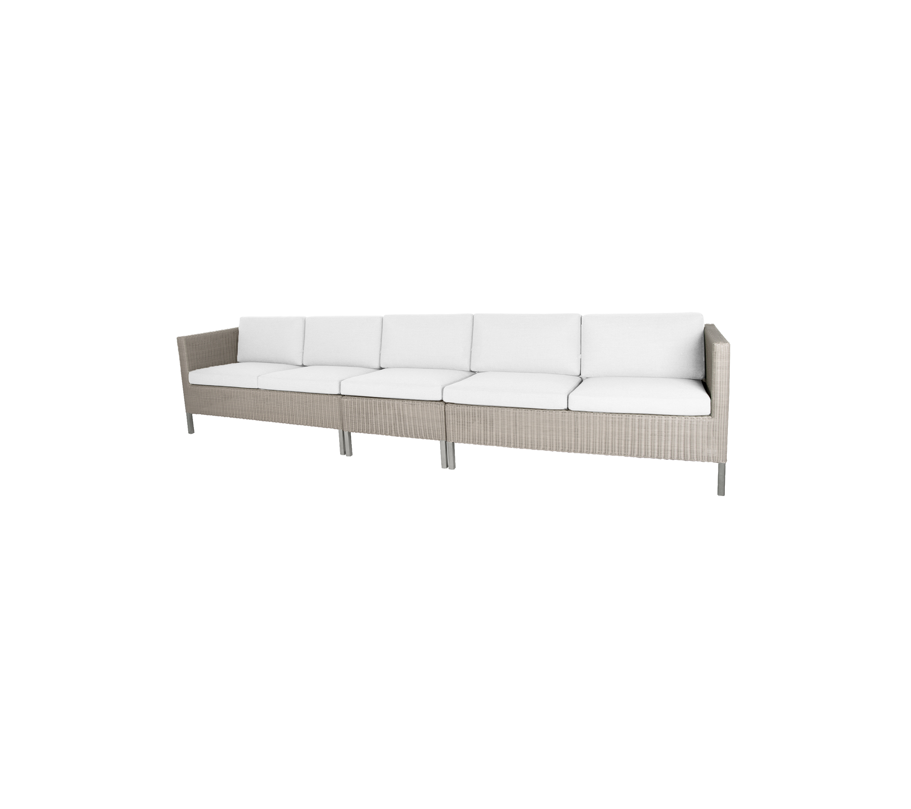 Sofá seccional elegante con un marco beige claro y cojines blancos acolchados, perfecto para cenar o relajarse.