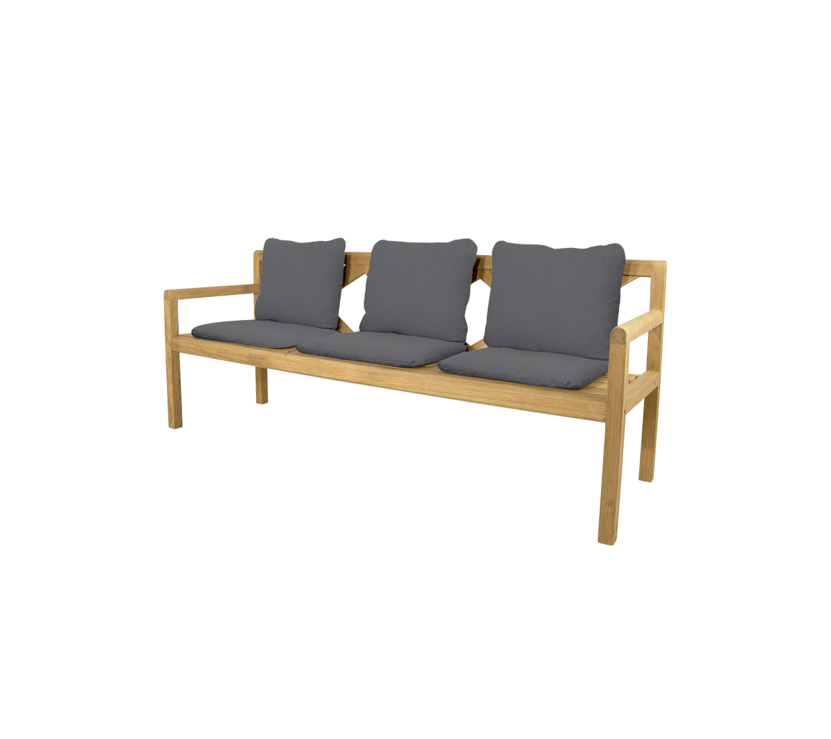 Banco de tres plazas con un marco de madera clara y tres cojines gris oscuro, diseñado para la comodidad y el estilo.