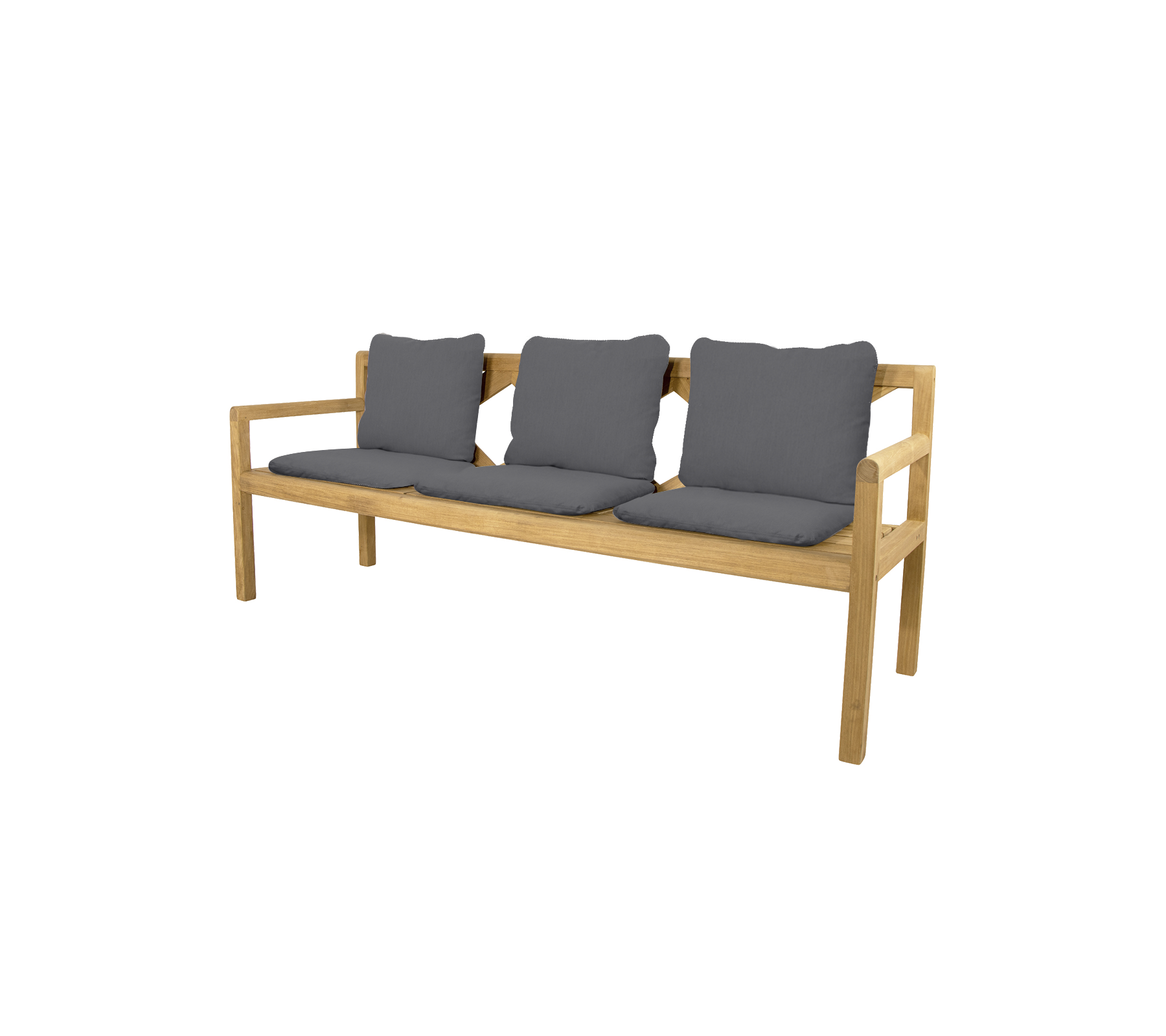 Banco de tres plazas con un marco de madera clara y tres cojines gris oscuro, diseñado para la comodidad y el estilo.