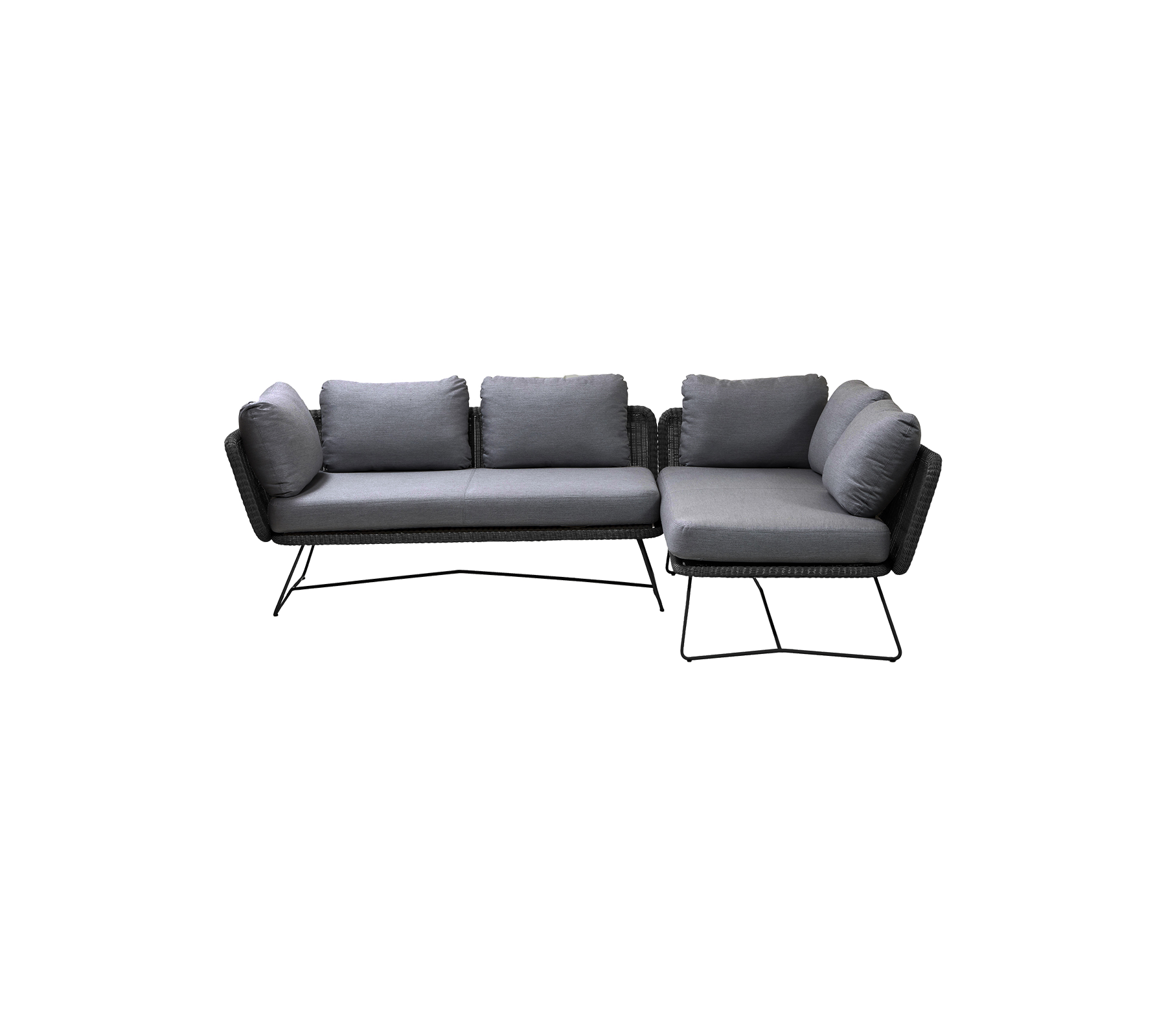 Sofá seccional de marco negro elegante con cojines grises suaves, con un diseño moderno adecuado para diversos espacios.