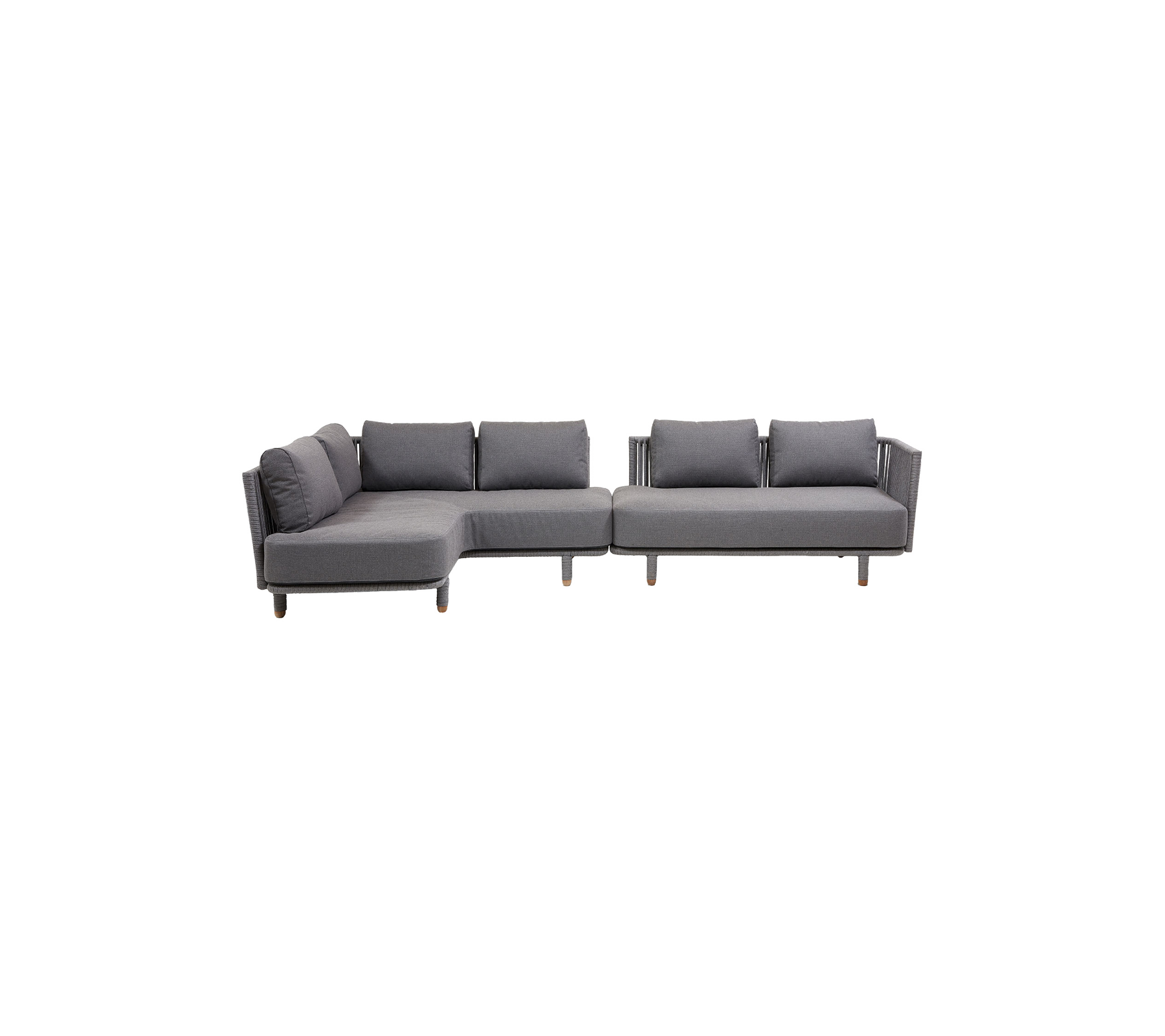 Sofá seccional moderno gris con cojines mullidos y patas de madera, diseñado para la comodidad y el estilo. Perfecto para cualquier espacio de vida.