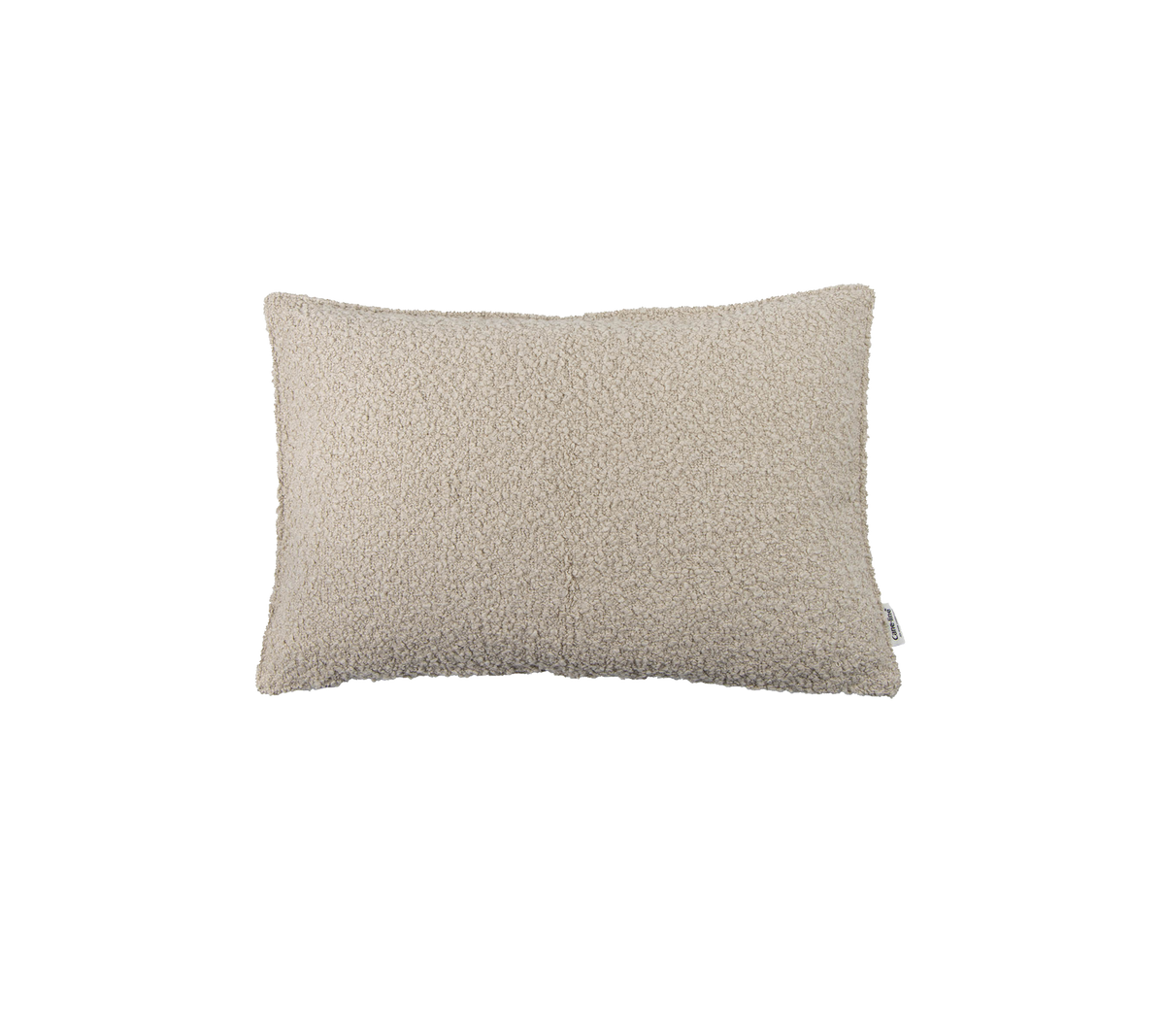 Cojín rectangular en una suave tela beige, que añade un toque de comodidad y estilo a cualquier entorno.