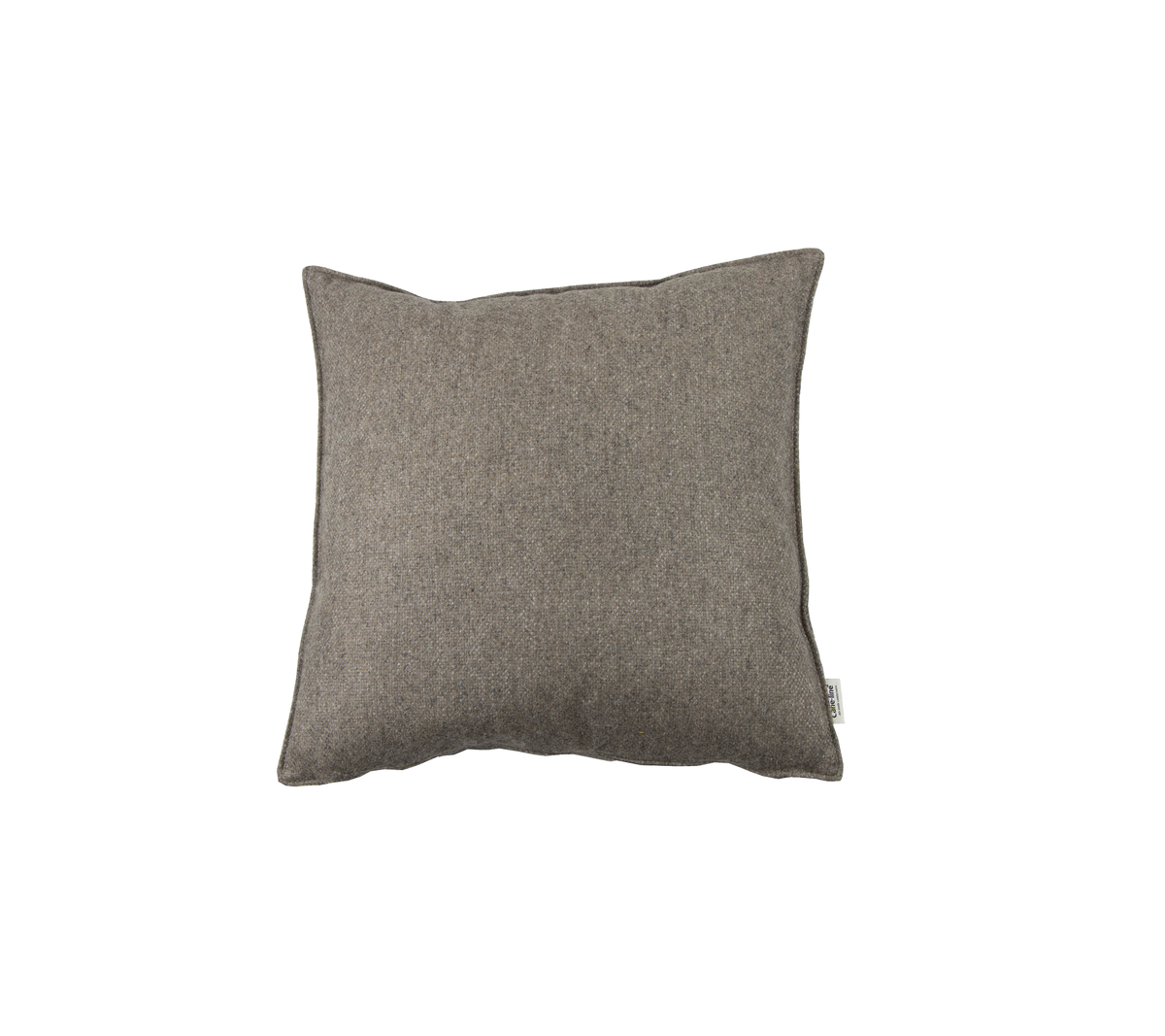 Coja decorativa cuadrada en un tejido marrón neutro, que añade un toque de comodidad y estilo a cualquier espacio.