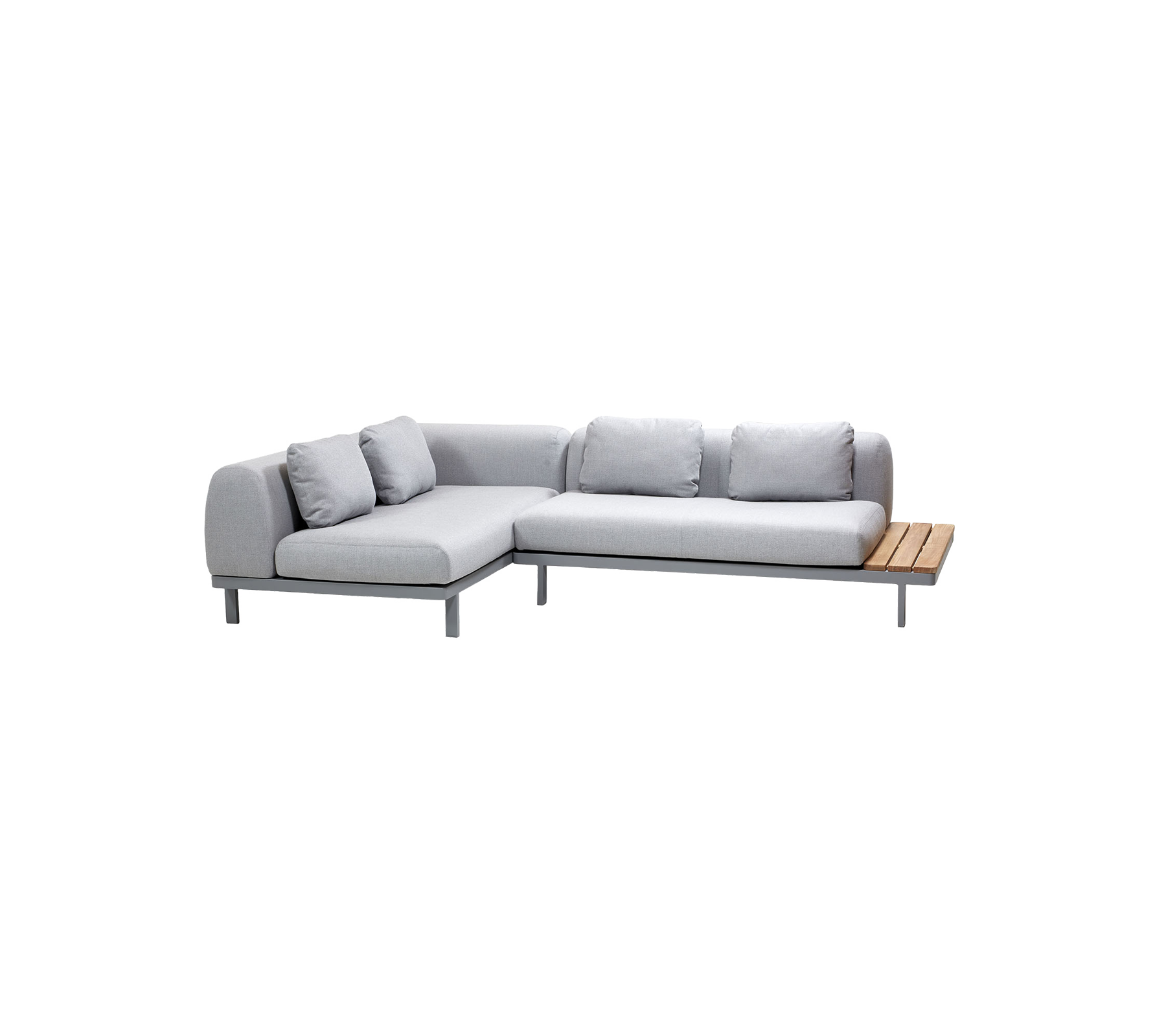 Sofá modular moderno de color gris claro con cojines suaves y una mesa auxiliar de madera en un lado. Ideal para un descanso y relajación con estilo.