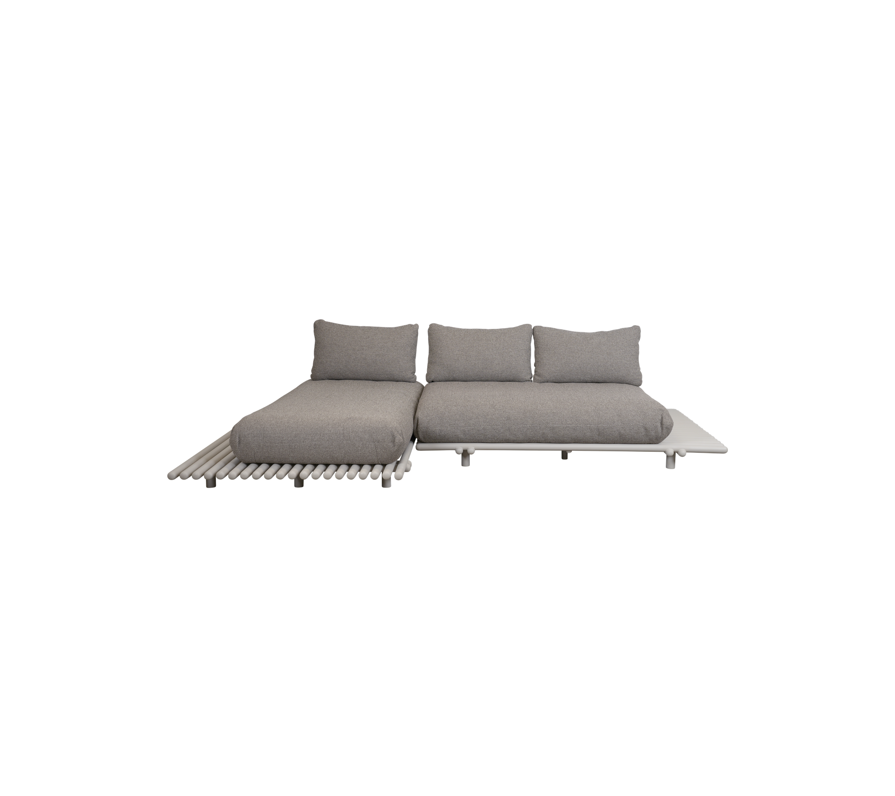 Diseño moderno de sofá seccional gris con cojines de felpa y una base de madera elegante, perfecto para relajarse con estilo o reuniones.