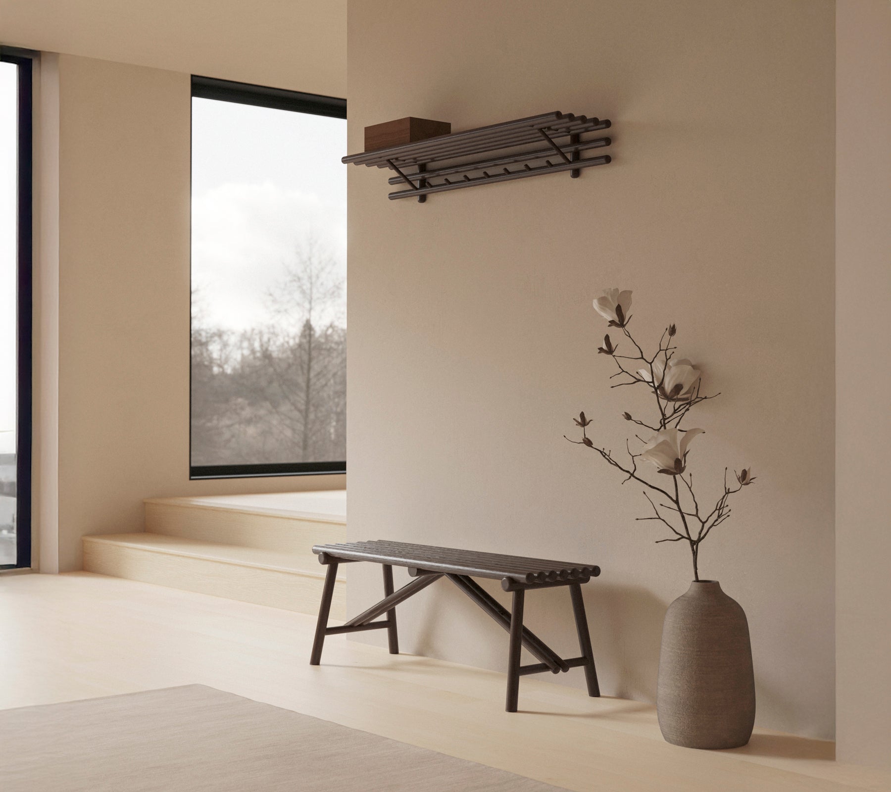 Un espacio minimalista con un banco de madera, un jarrón decorativo con una planta y una estantería de pared que exhibe objetos simples.